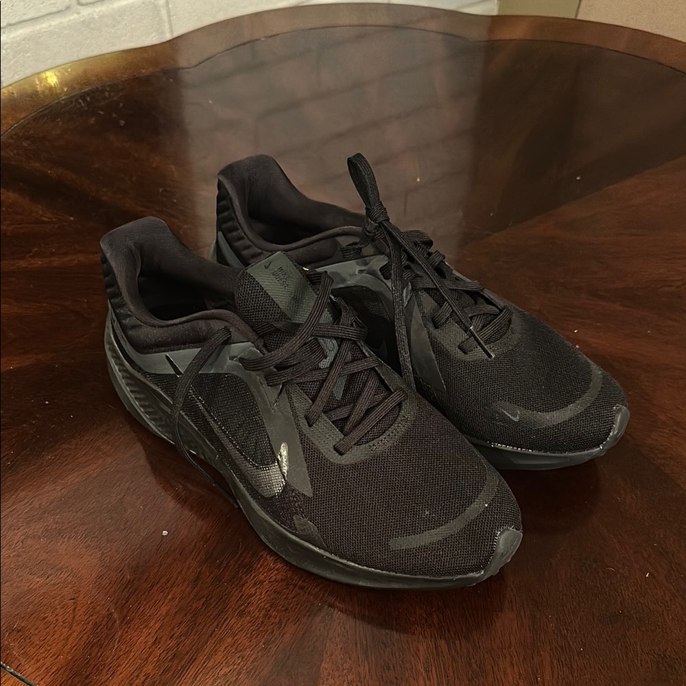 BRAND NEW! Nike Men's Black Athletic Shoes